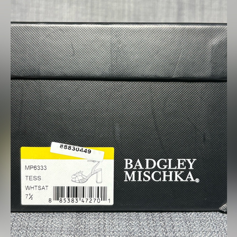 Badgley Mischka Tess Tulle Bow Block Heel Sandals White Satin Size 7.5 - Picture 7 of 7